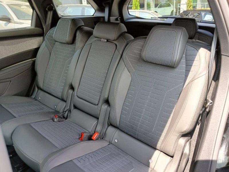Peugeot 5008 nuova a Brescia (9)