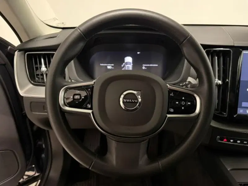 Volvo XC60 usata a Como (9)
