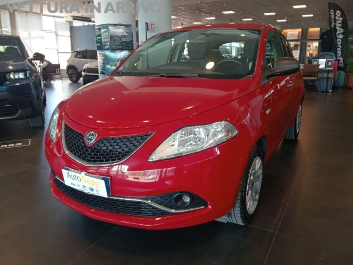 Lancia Ypsilon usata a Modena (6)