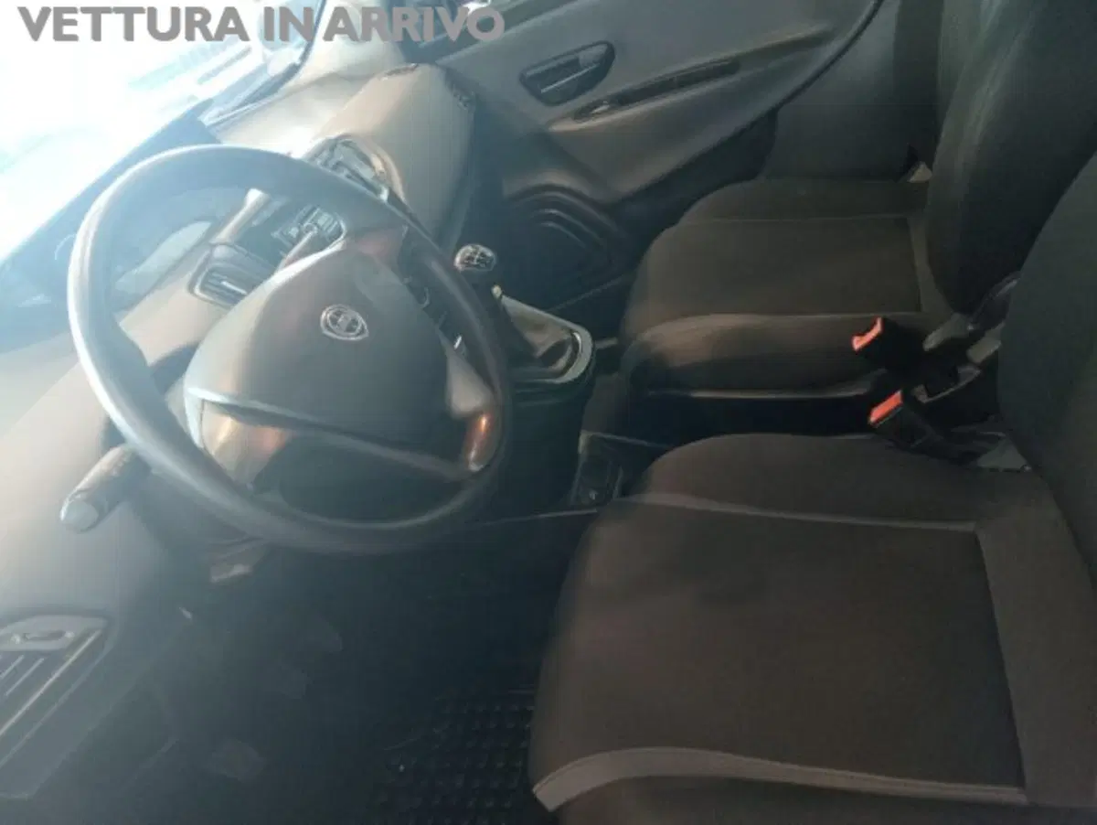 Lancia Ypsilon usata a Modena (8)