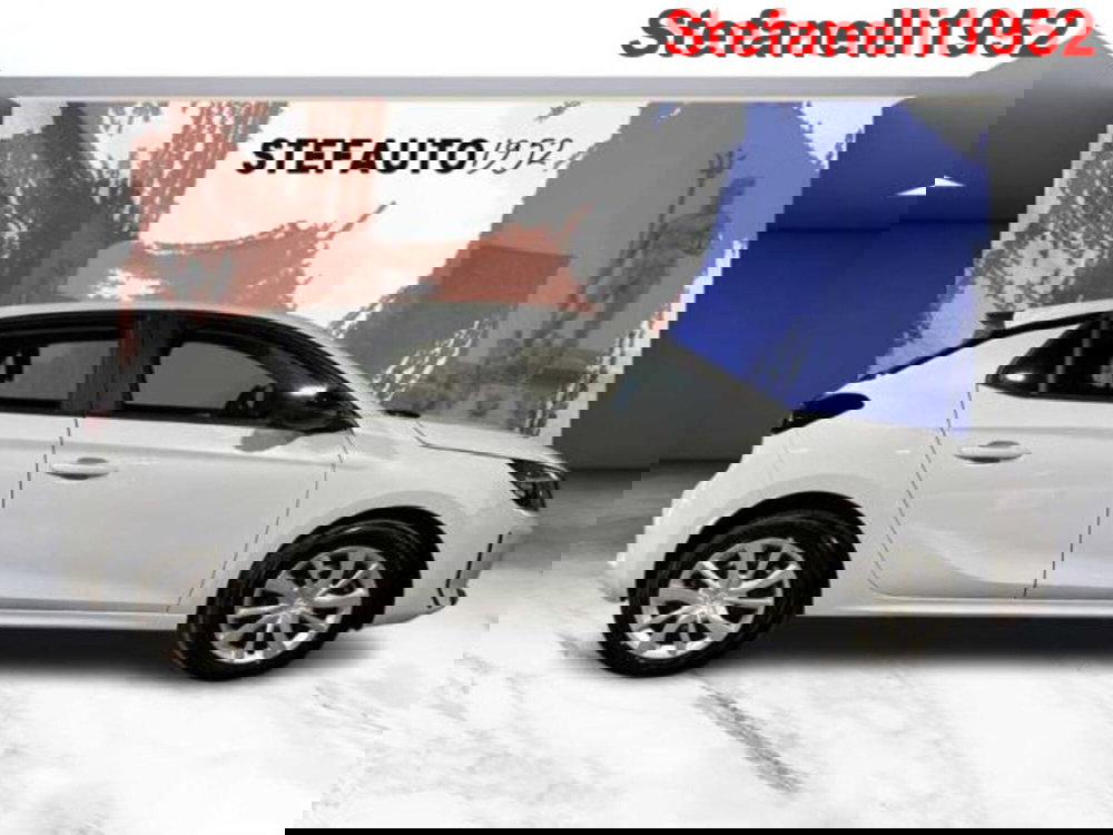 Opel Corsa nuova a Bologna (2)