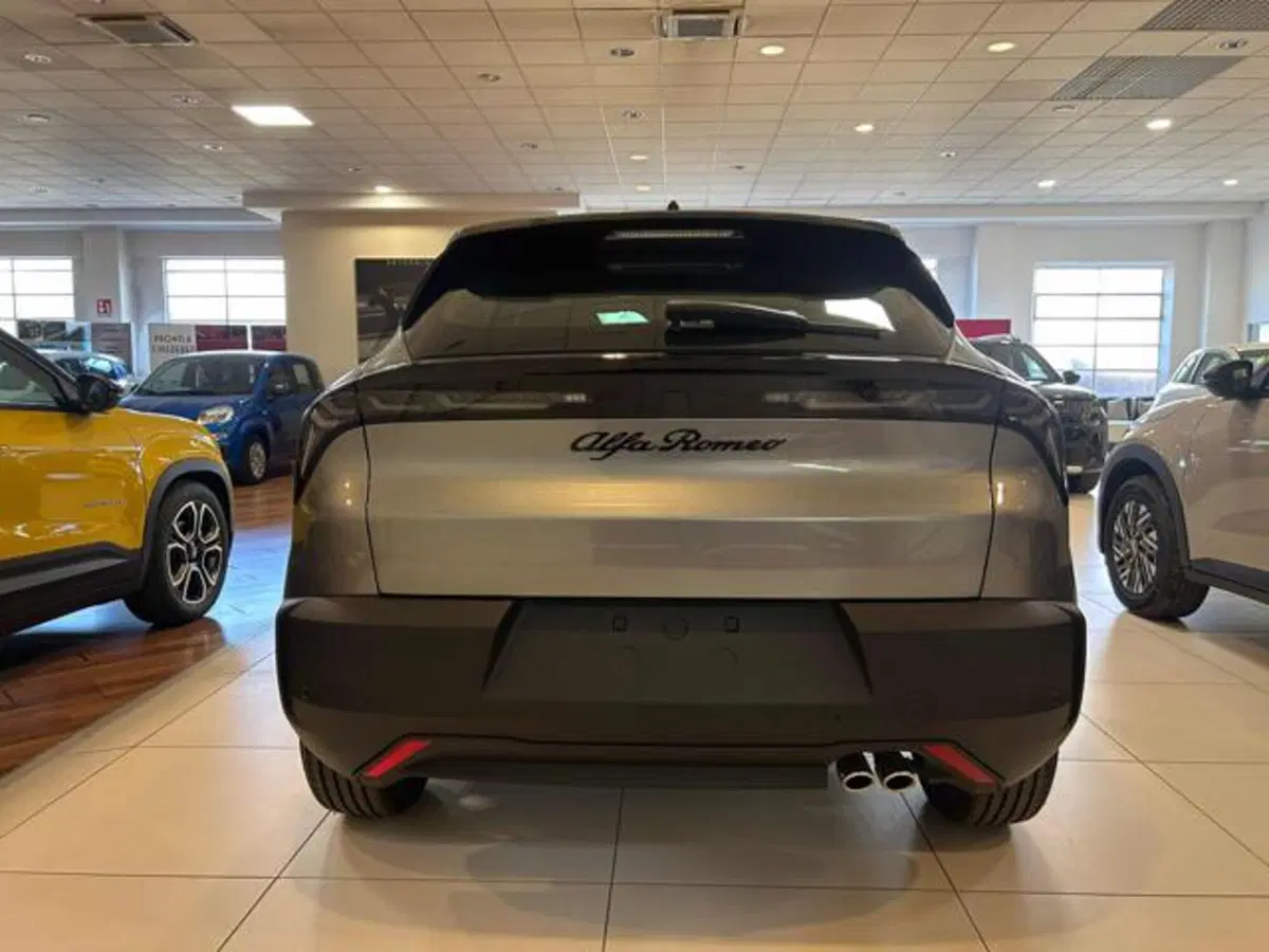 Alfa Romeo Junior nuova a Vercelli (11)