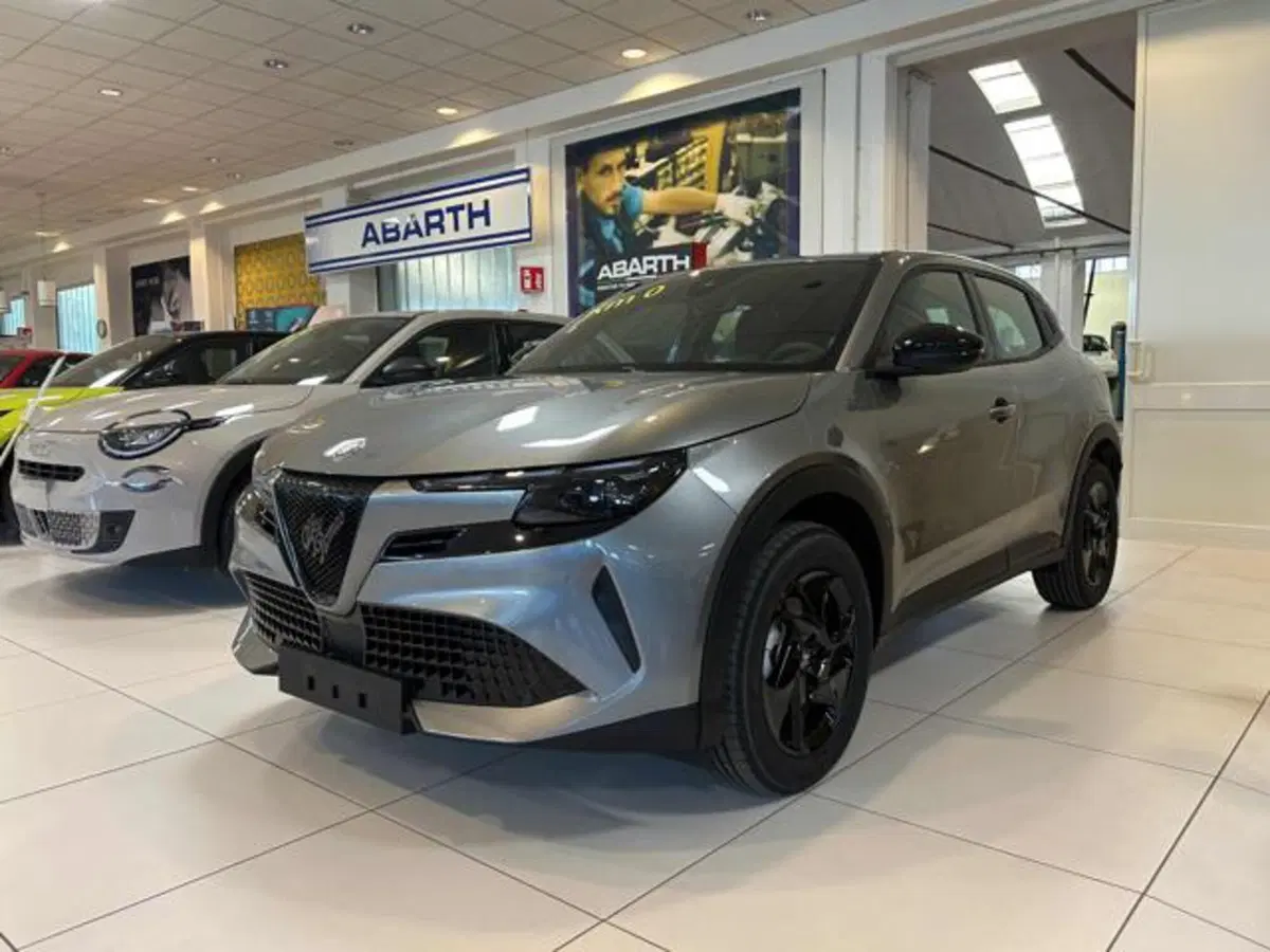 Alfa Romeo Junior nuova a Vercelli (13)