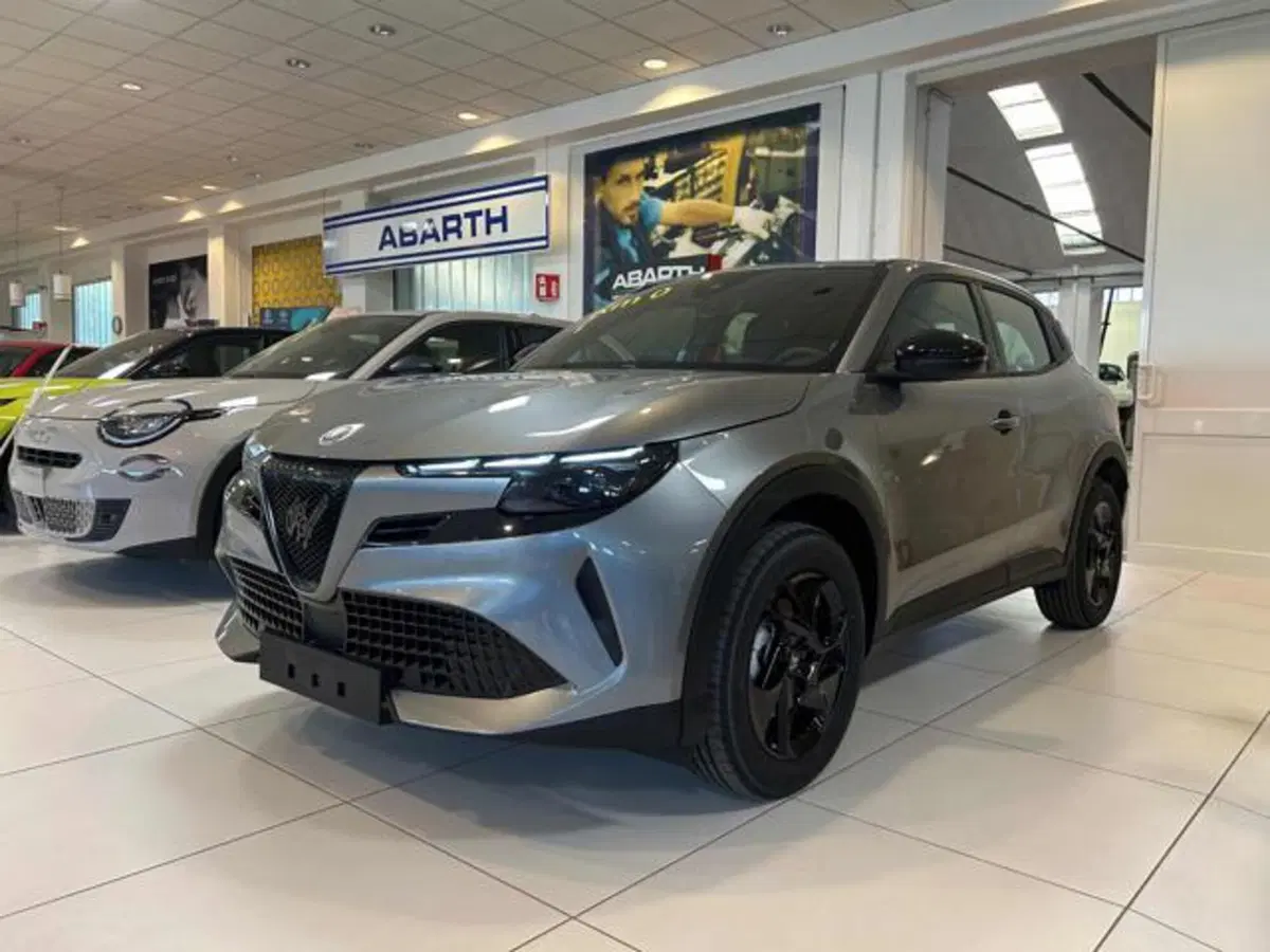Alfa Romeo Junior nuova a Vercelli (3)