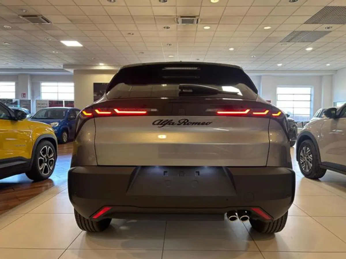 Alfa Romeo Junior nuova a Vercelli (5)