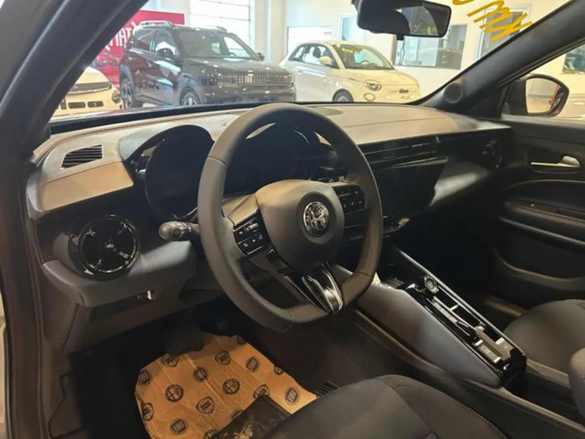 Alfa Romeo Junior nuova a Vercelli (6)