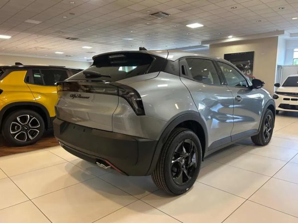 Alfa Romeo Junior nuova a Vercelli (8)