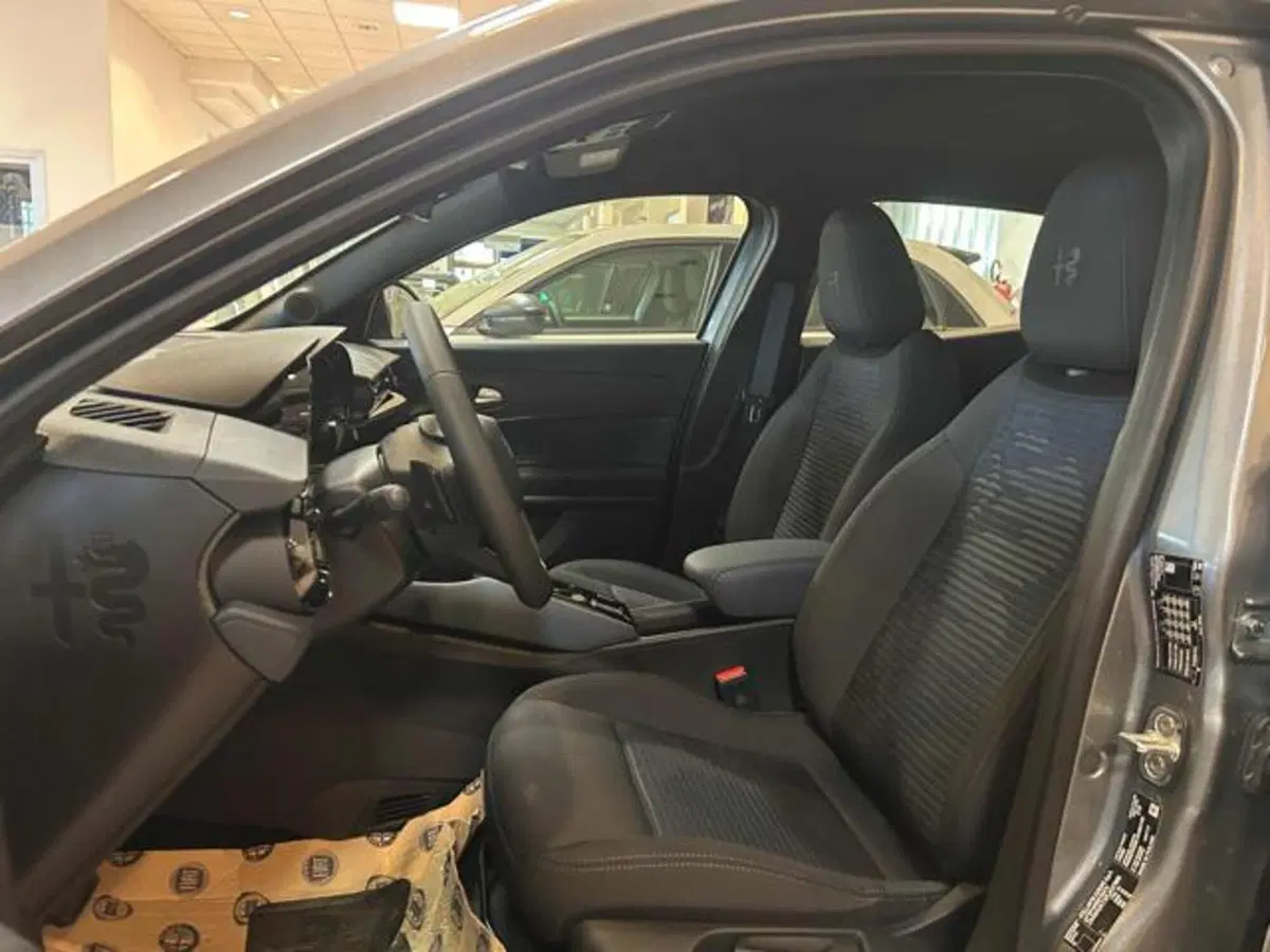 Alfa Romeo Junior nuova a Vercelli (9)