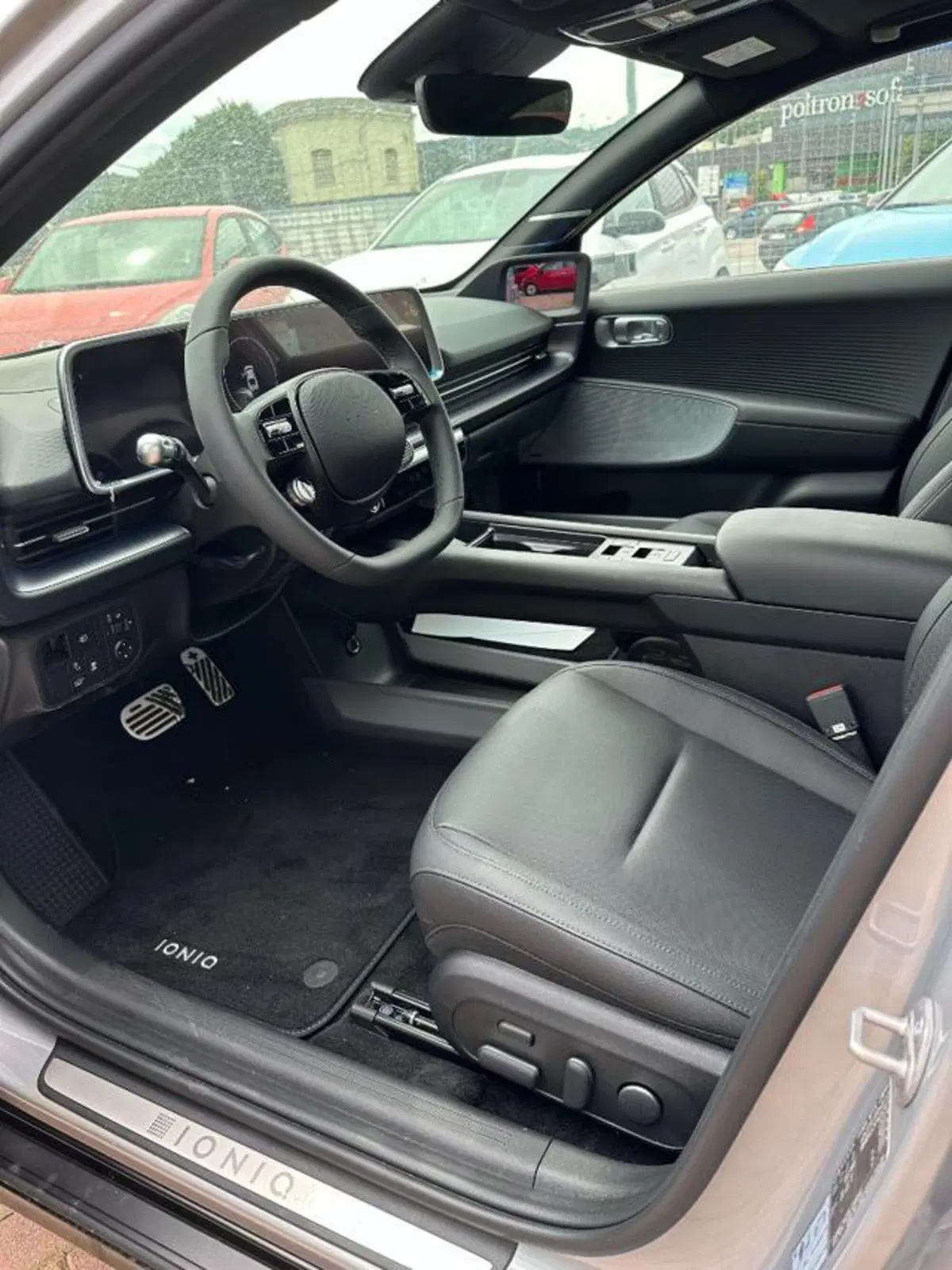Hyundai Ioniq 5 nuova a Savona (17)