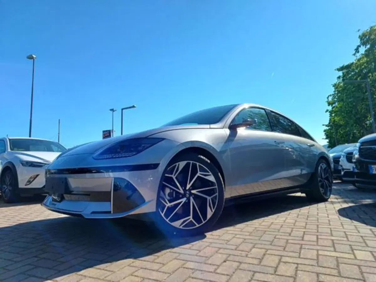 Hyundai Ioniq 5 nuova a Savona (6)