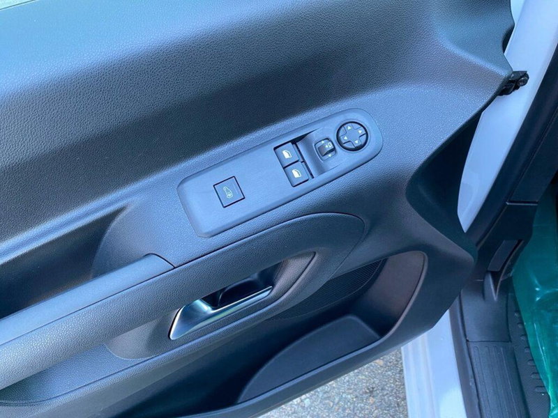 Peugeot Partner Furgone nuova a Torino (13)