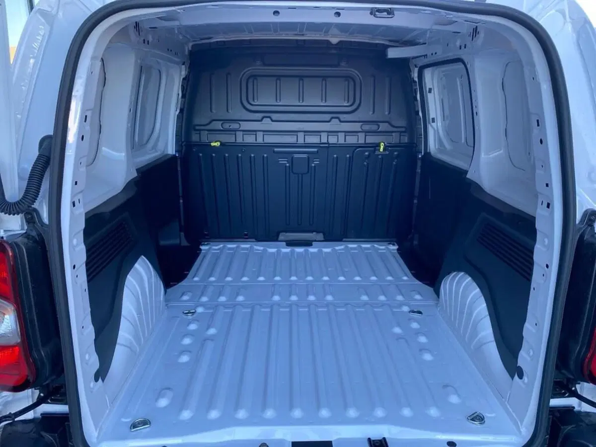 Peugeot Partner Furgone nuova a Torino (8)