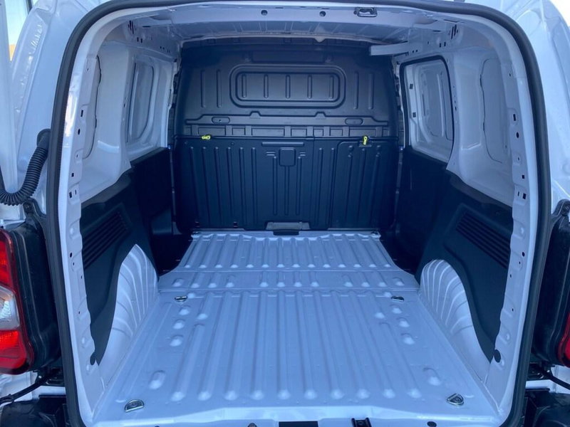 Peugeot Partner Furgone nuova a Torino (8)