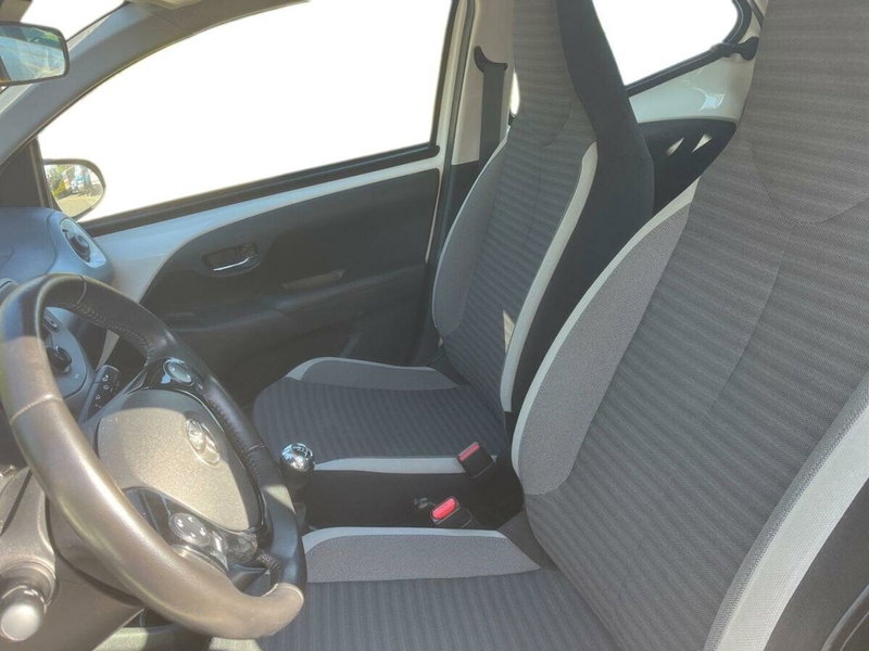 Toyota Aygo usata a Lecco (11)