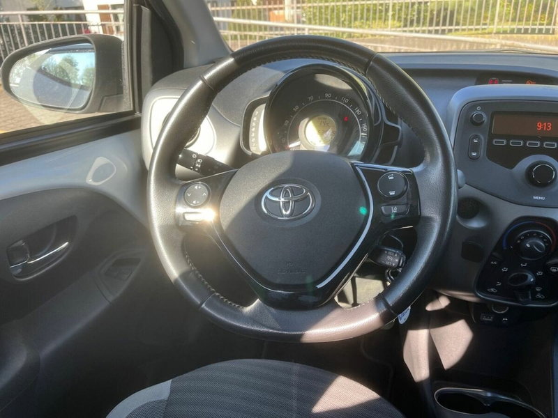 Toyota Aygo usata a Lecco (14)