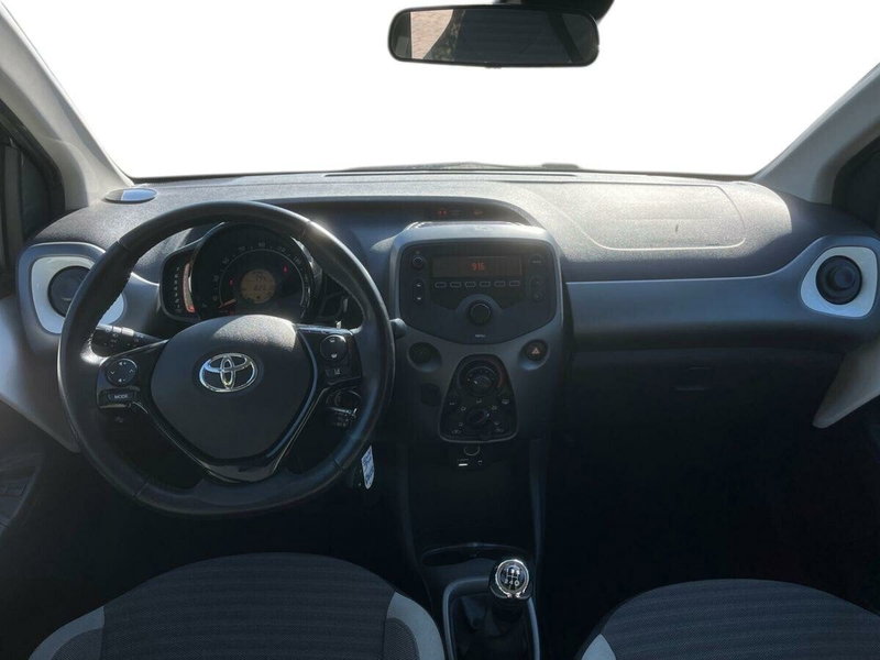 Toyota Aygo usata a Lecco (9)