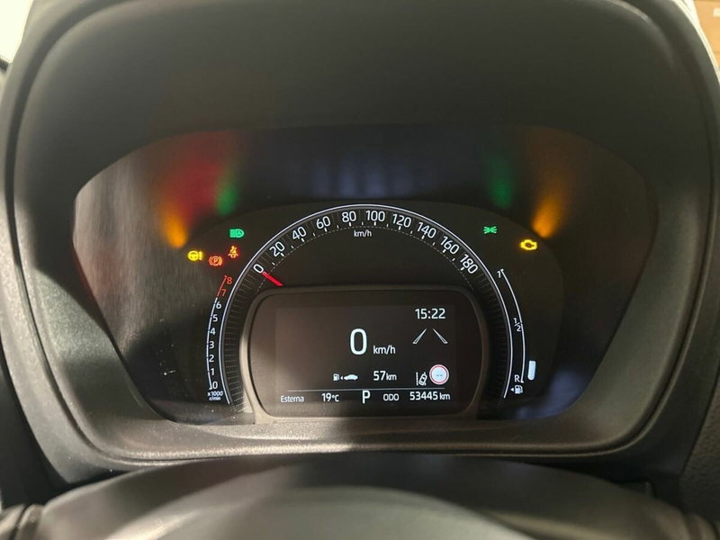 Toyota Aygo X usata a Lecco (9)