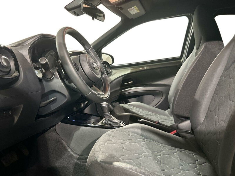 Toyota Aygo X usata a Lecco (10)