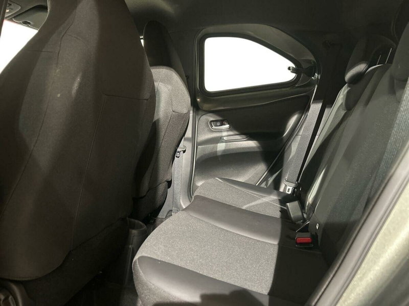 Toyota Aygo X usata a Lecco (11)