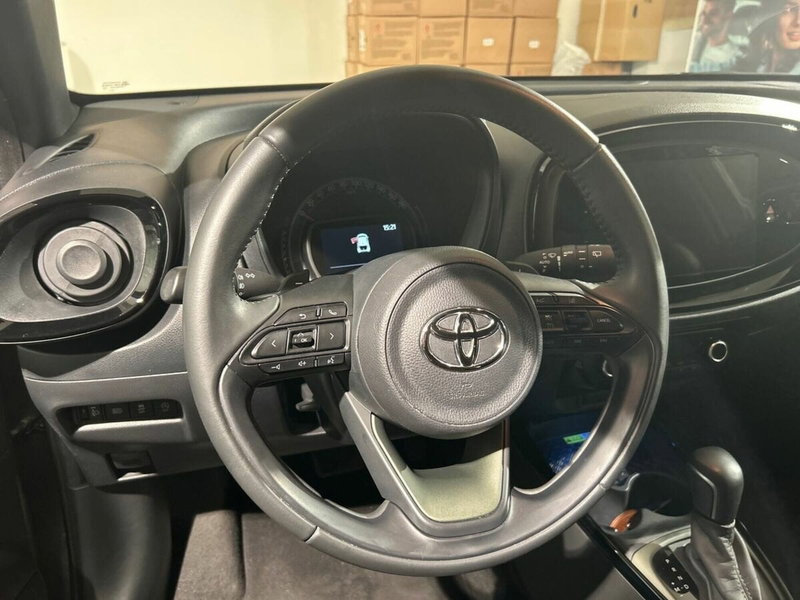 Toyota Aygo X usata a Lecco (14)