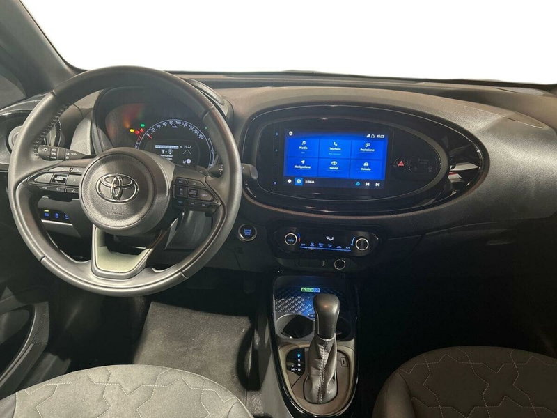 Toyota Aygo X usata a Lecco (8)
