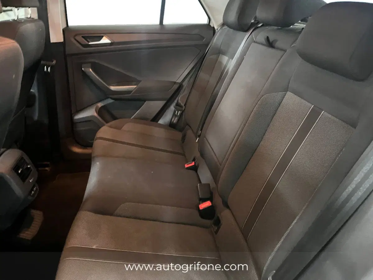 Volkswagen T-Roc usata a Modena (13)