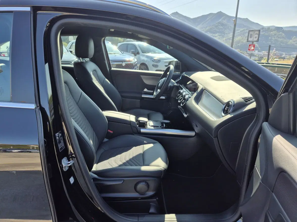 Mercedes-Benz GLA SUV usata  (9)