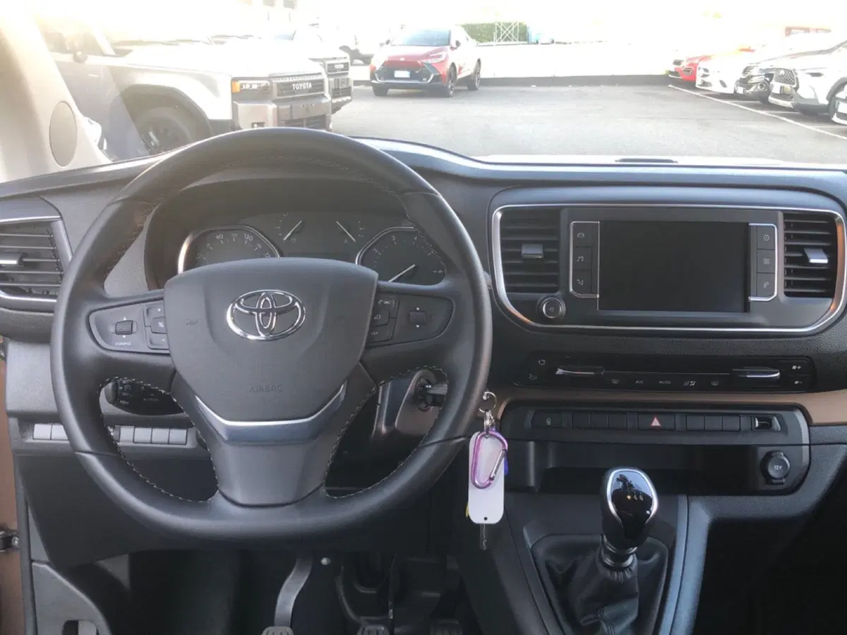 Toyota Proace Verso usata a Mantova (18)