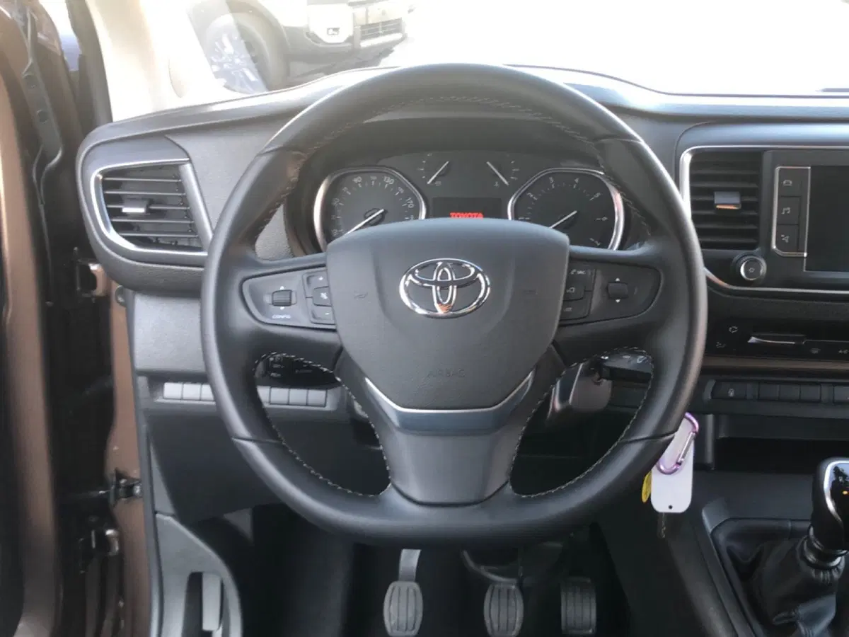 Toyota Proace Verso usata a Mantova (20)