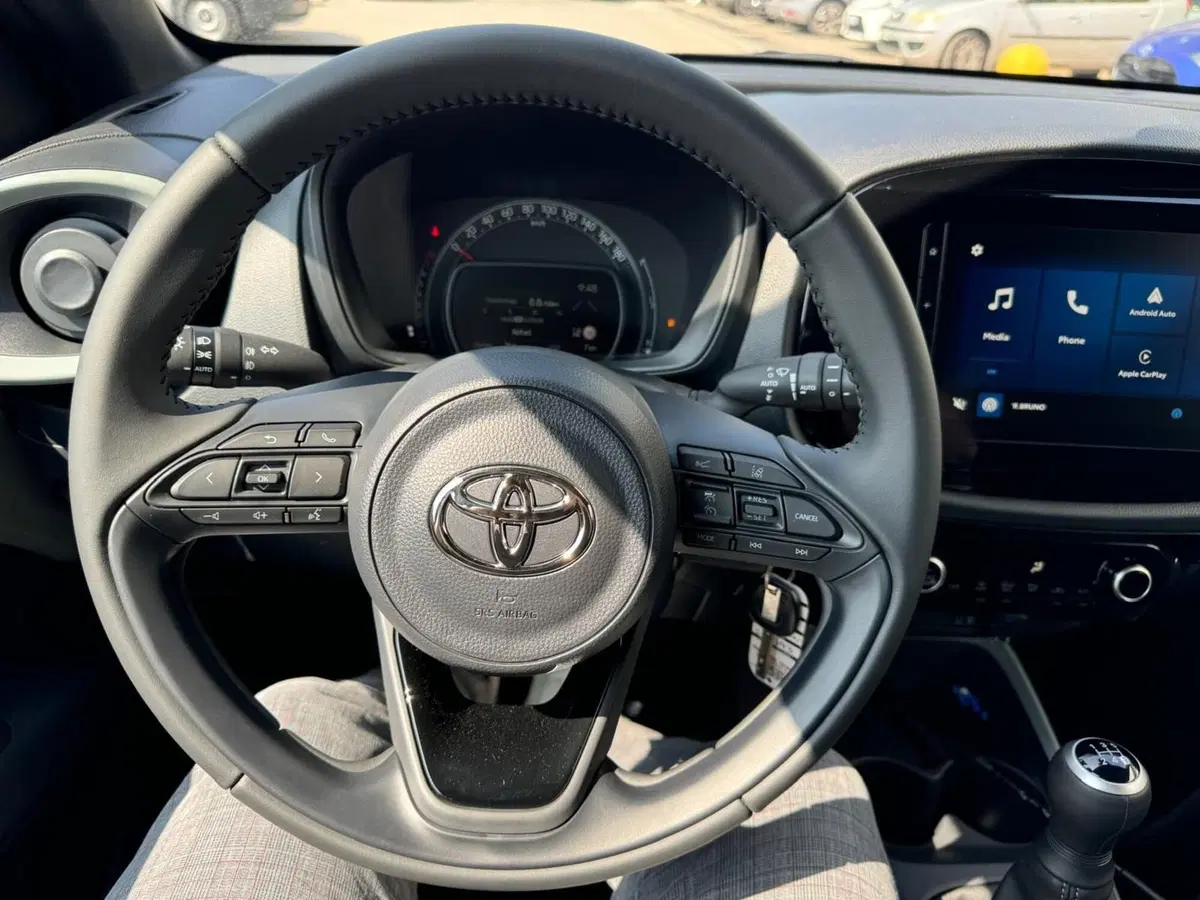 Toyota Aygo X nuova a Modena (10)