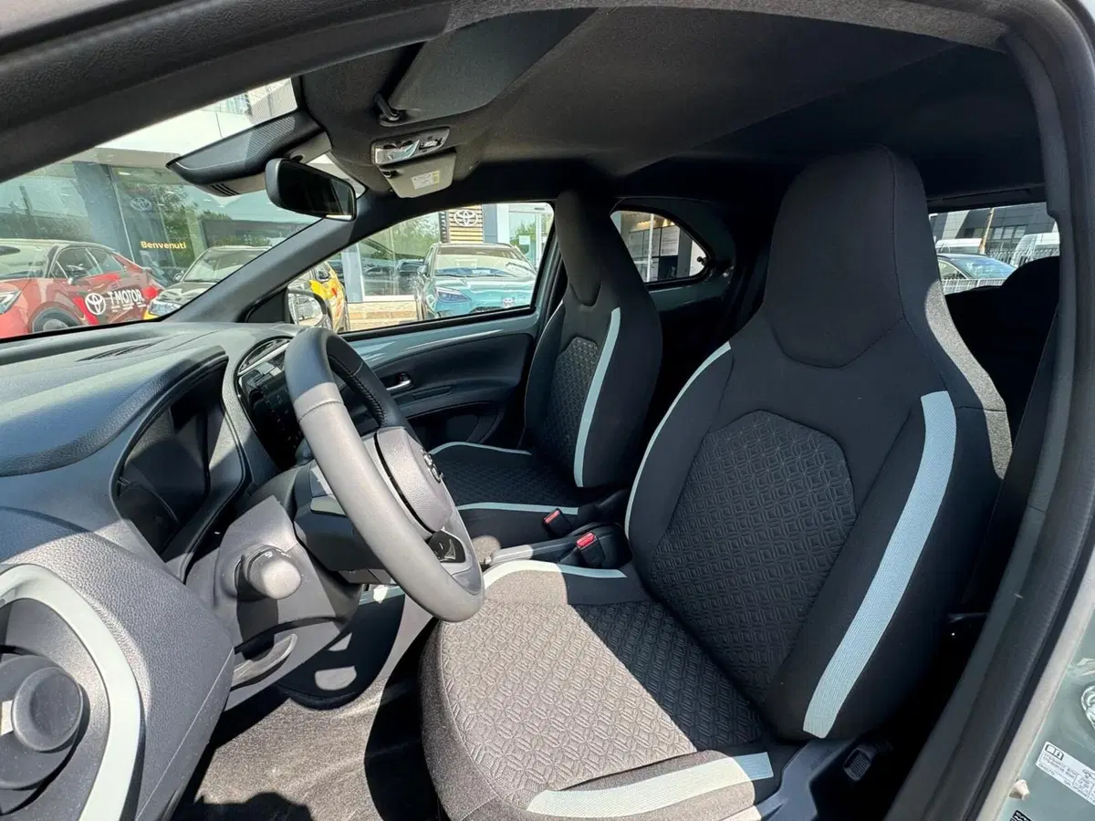 Toyota Aygo X nuova a Modena (11)