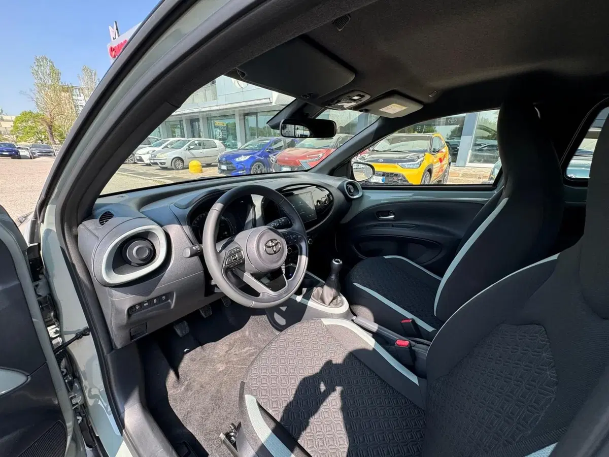 Toyota Aygo X nuova a Modena (12)