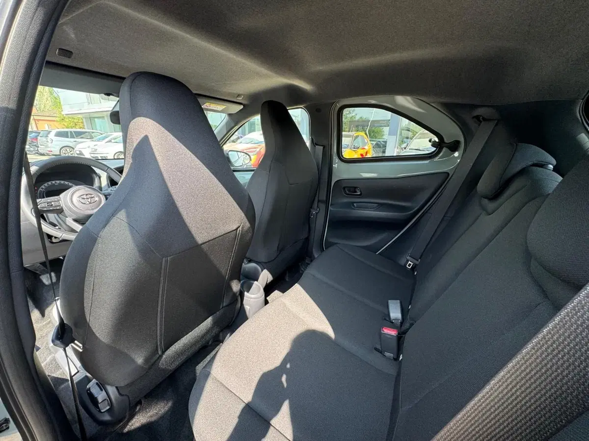 Toyota Aygo X nuova a Modena (14)