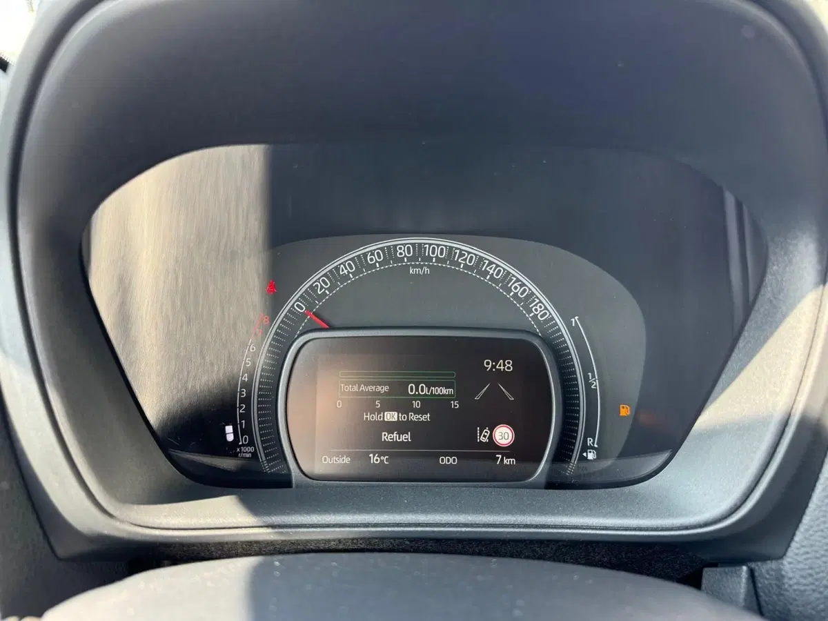 Toyota Aygo X nuova a Modena (9)