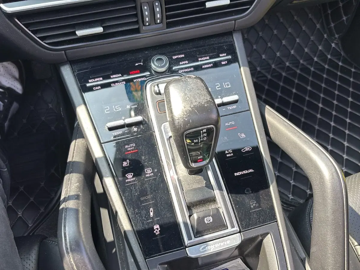 Porsche Cayenne usata a Bologna (16)