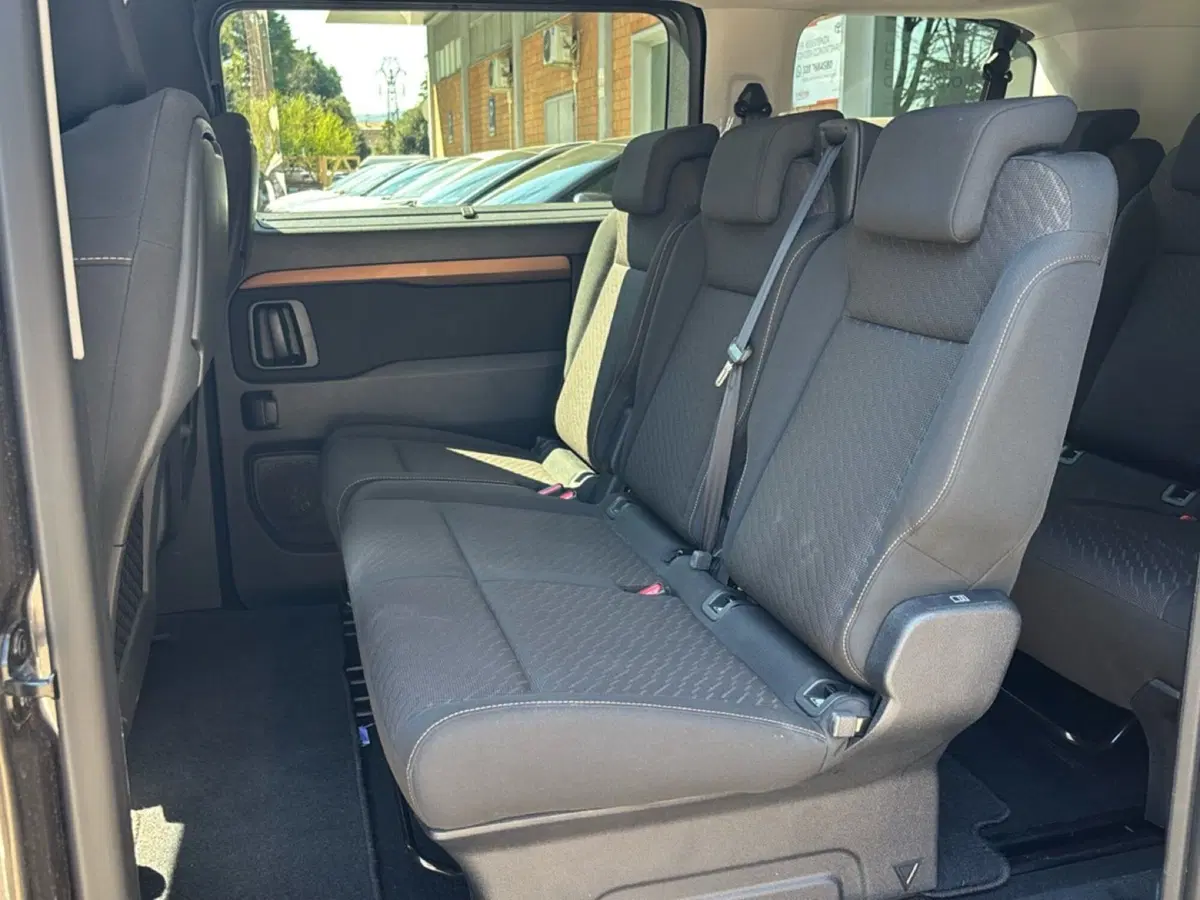 Peugeot Traveller usata a Bologna (9)