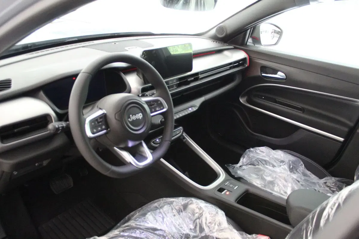 Jeep Avenger nuova a Cremona (9)