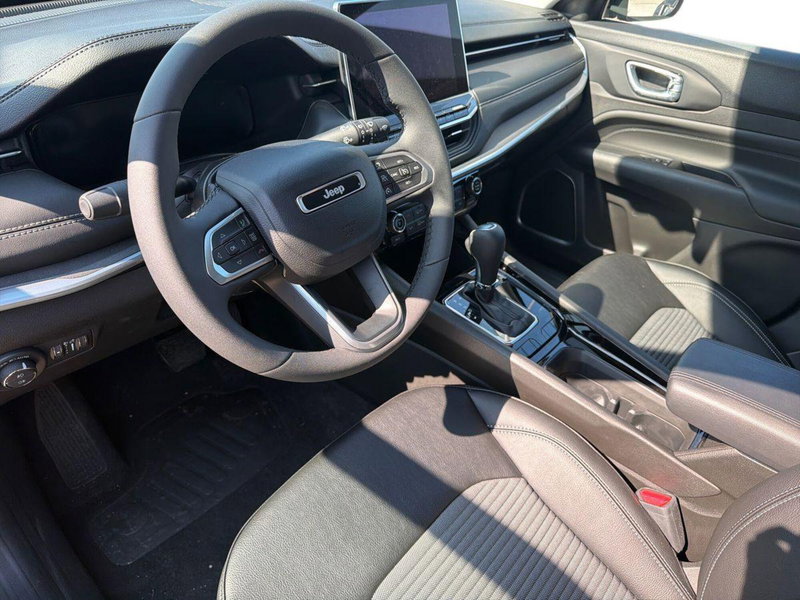 Jeep Compass nuova a Bari (10)