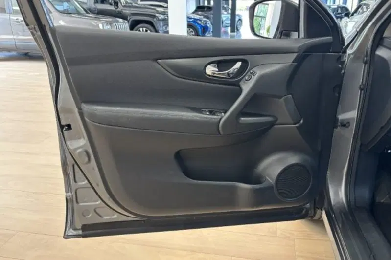 Nissan Qashqai usata a Latina (12)
