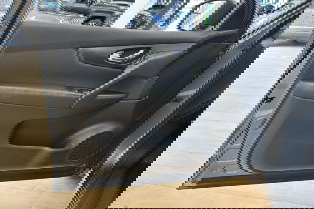 Nissan Qashqai usata a Latina (12)