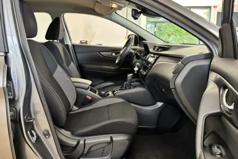 Nissan Qashqai usata a Latina (8)