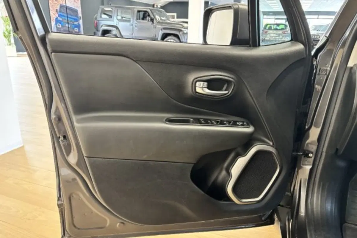 Jeep Renegade usata a Latina (12)