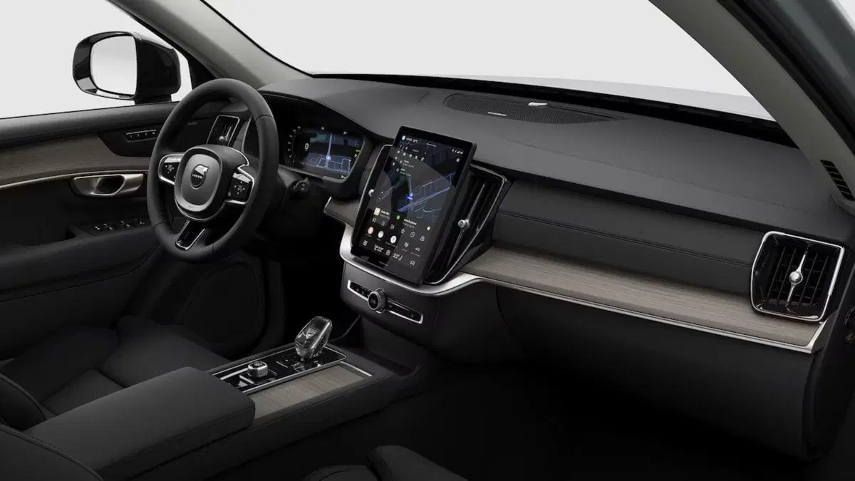 Volvo XC90 nuova a Como (8)