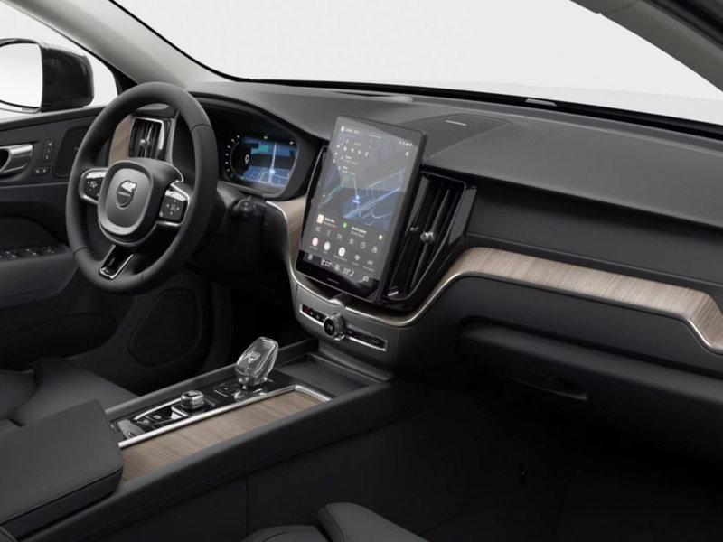 Volvo XC60 nuova a Como (6)