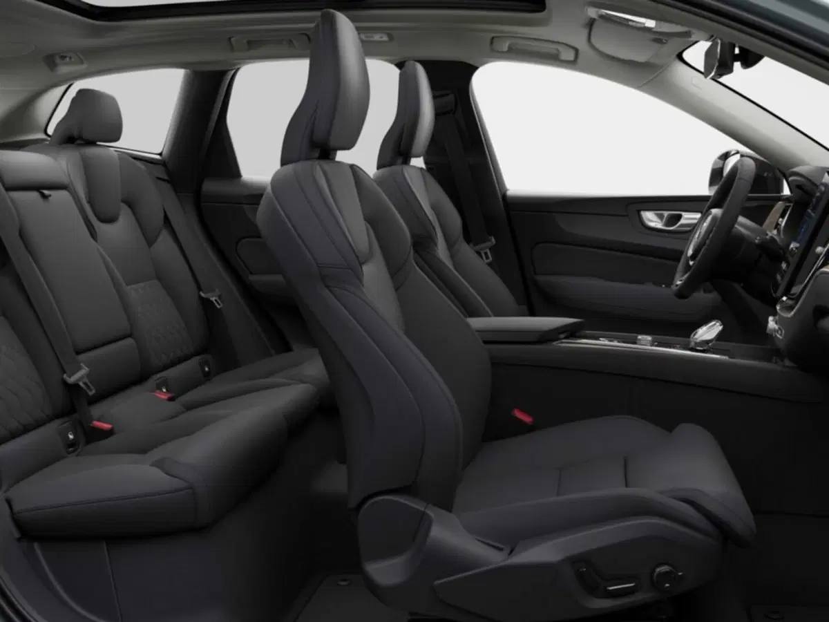 Volvo XC60 nuova a Como (7)
