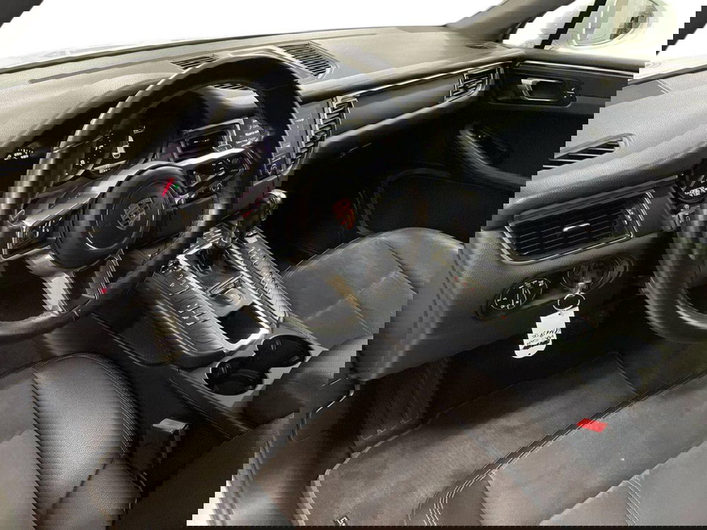 Porsche Macan usata a Macerata (16)