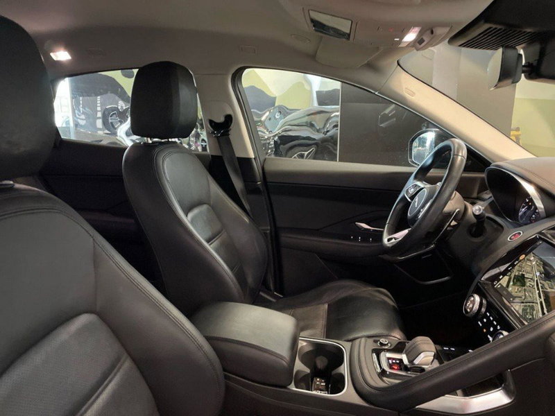 Jaguar E-Pace usata a Ancona (14)