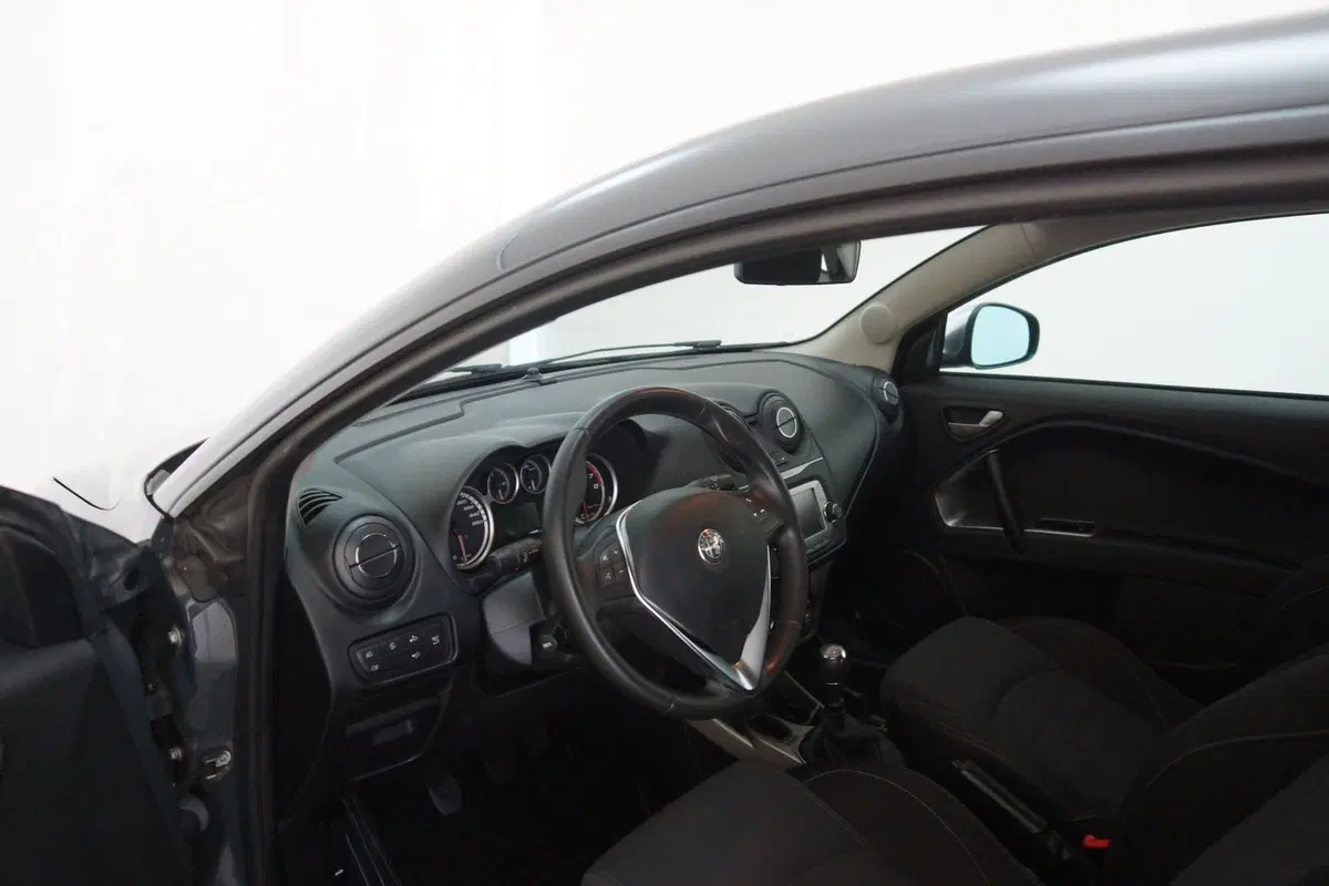 Alfa Romeo MiTo usata a Torino (10)