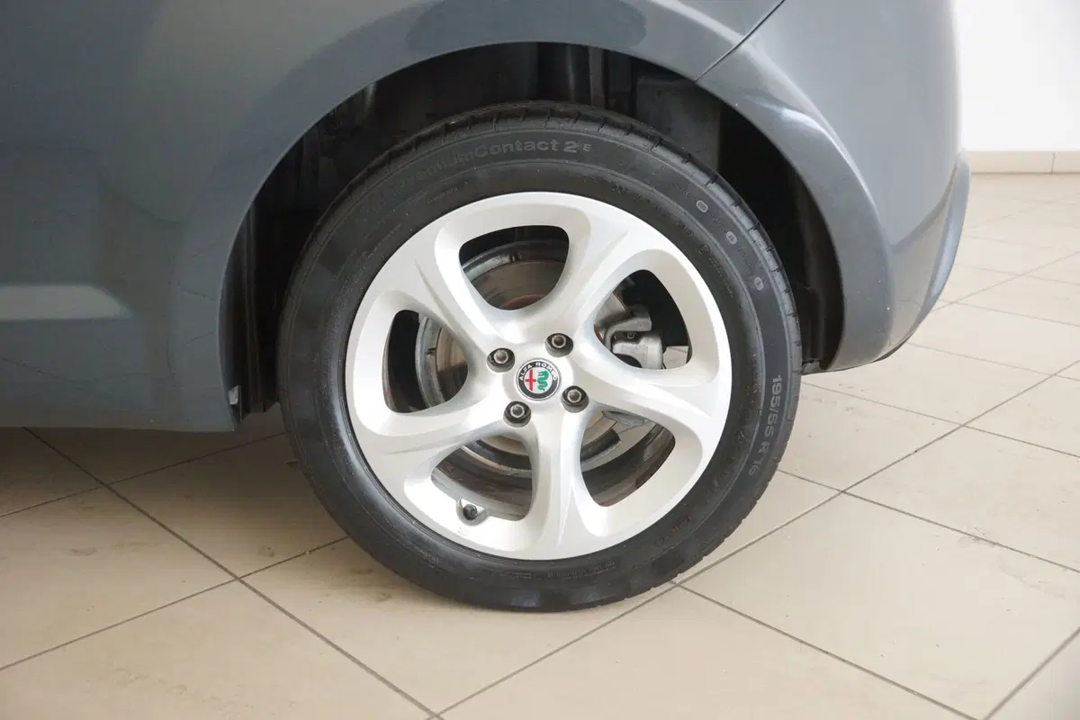Alfa Romeo MiTo usata a Torino (15)