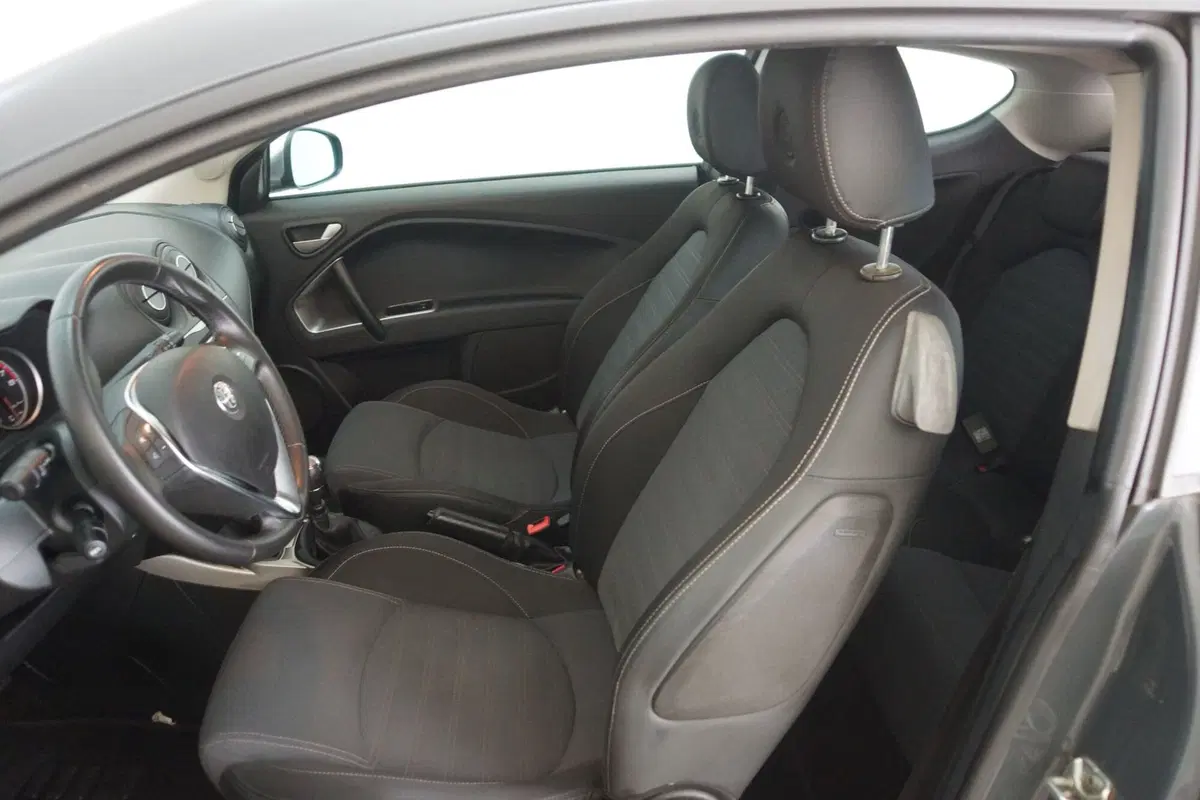Alfa Romeo MiTo usata a Torino (9)